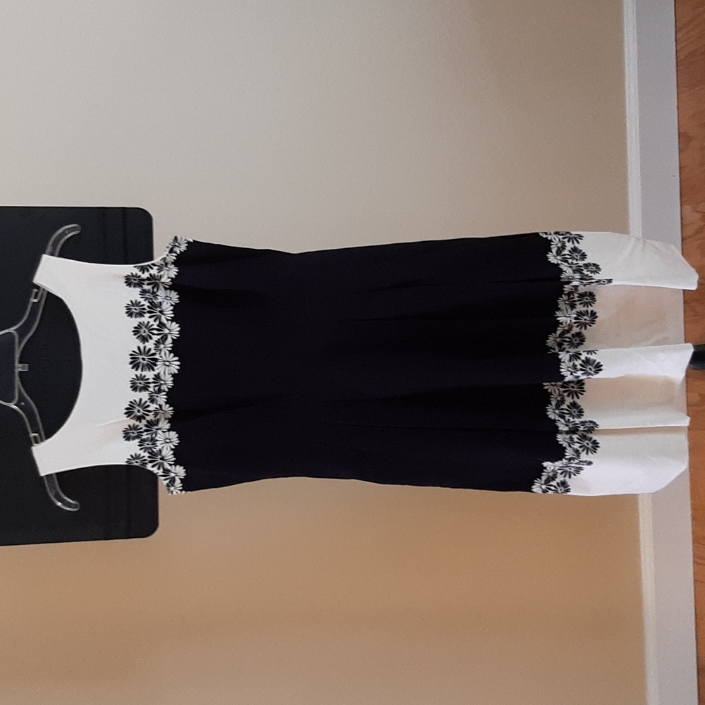 NWT Talbots B&W Floral Dress Size 4